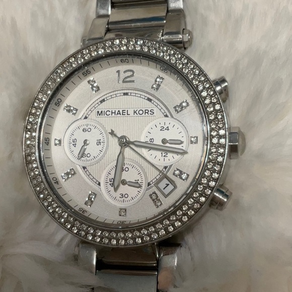 Michael Kors silver watch - Picture 1 of 5